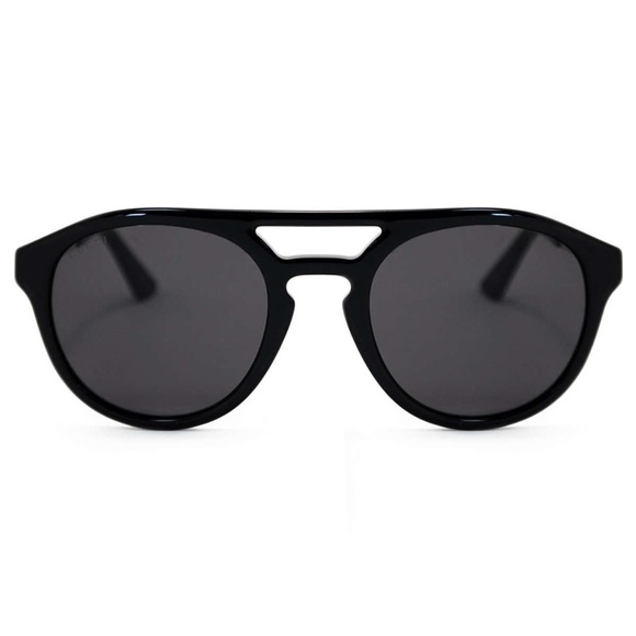 Gucci Other - Gucci sunglasses gg0689s 001